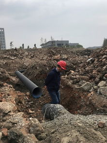 强化在建工程施工现场检查，确保工程质量和进度双赢